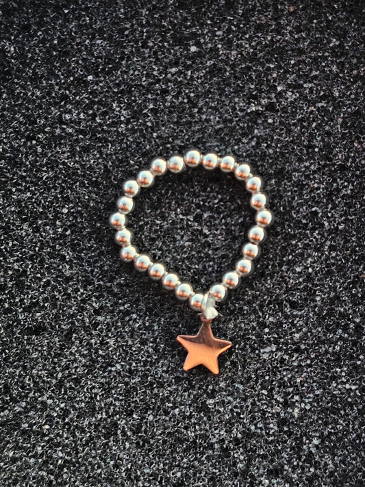 Anello elastico in acciaio con ciondolo